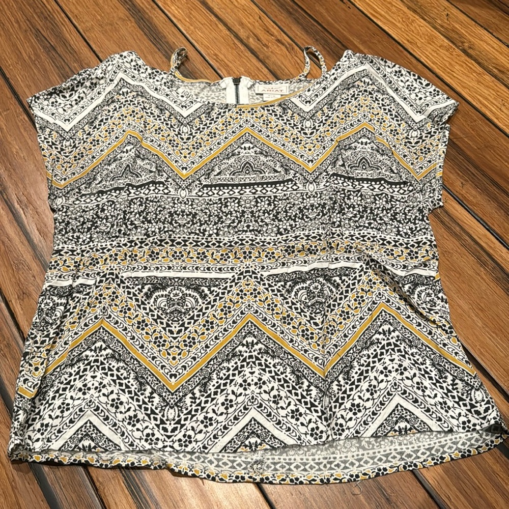 Women’s Ariat shirt
